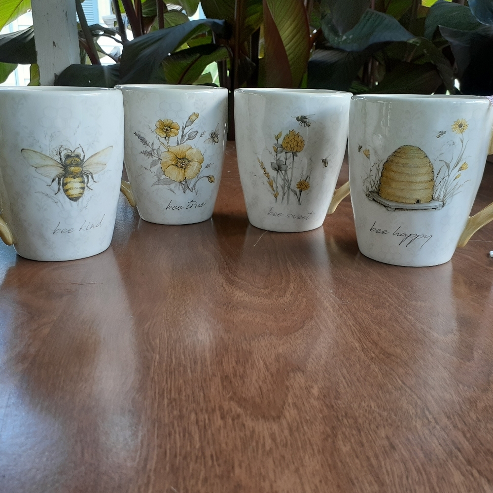 Set of 4 NWT bee coffee cups